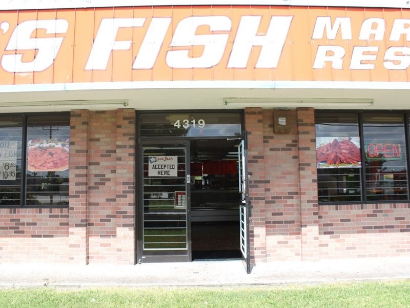 Hank's Fish Market exterior